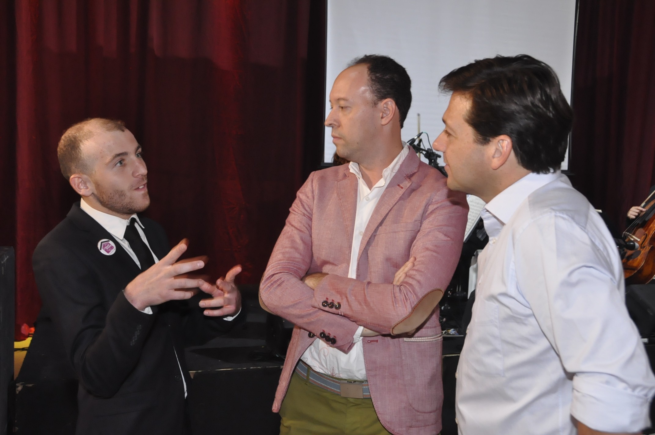 Mike Alhadeff e Daniel da Hora conversaram com o prefeito do Recife, Geraldo Julio, sobre a baixa porcentagem de doadores na cidade. Foto: Guga Morais